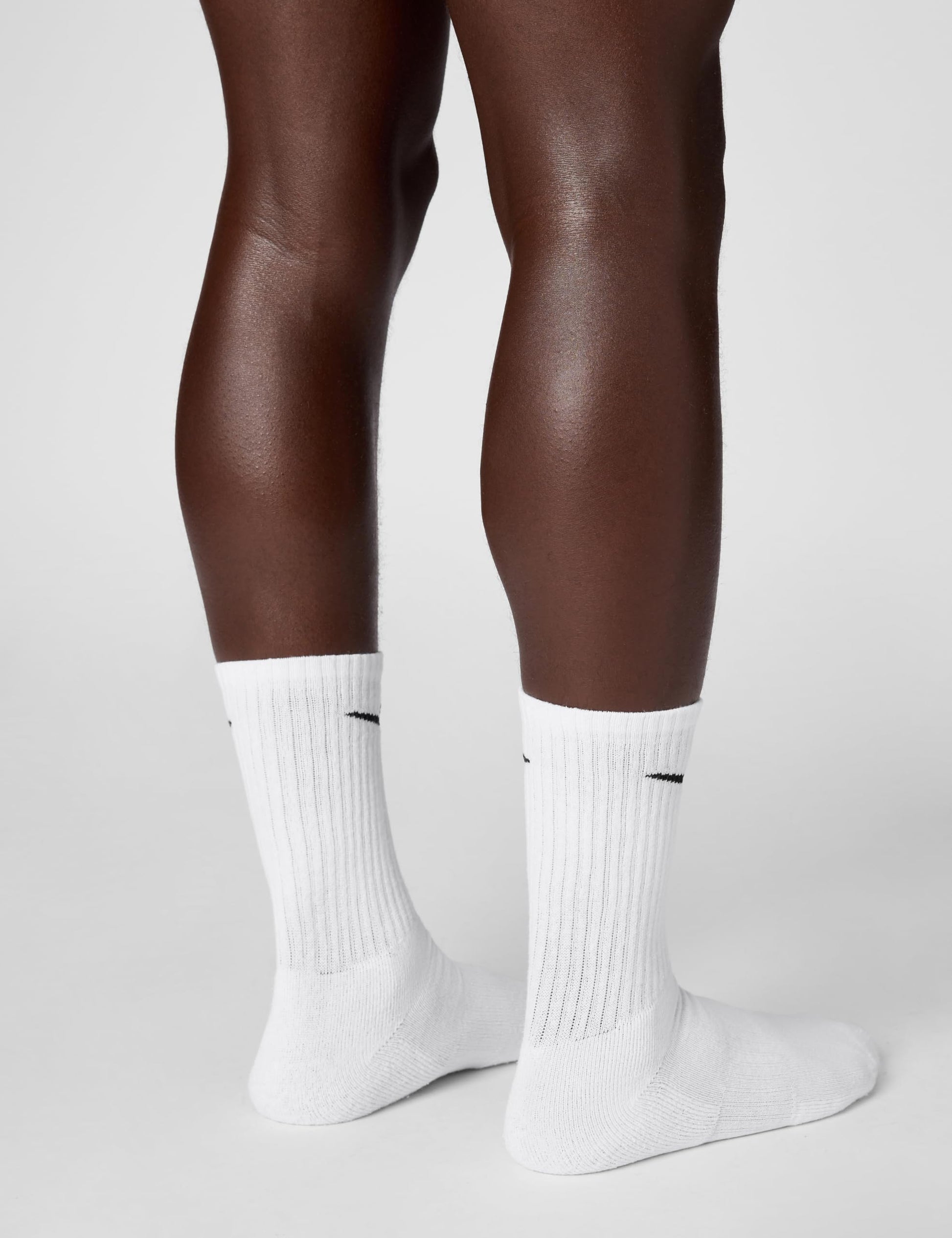 Nike Unisex Everyday Cushioned Training Crew Socks (6 Pairs), White/Black, Large