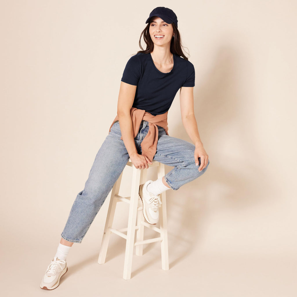 Amazon Essentials Women's Regular-Fit Short-Sleeve Crewneck T-Shirt, Pack of 4, Black/Charcoal Heather/Navy/White, Medium