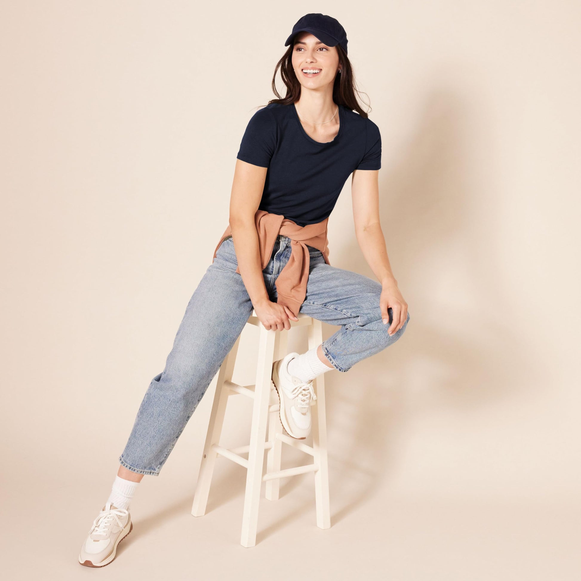 Amazon Essentials Women's Regular-Fit Short-Sleeve Crewneck T-Shirt, Pack of 4, Black/Charcoal Heather/Navy/White, Medium