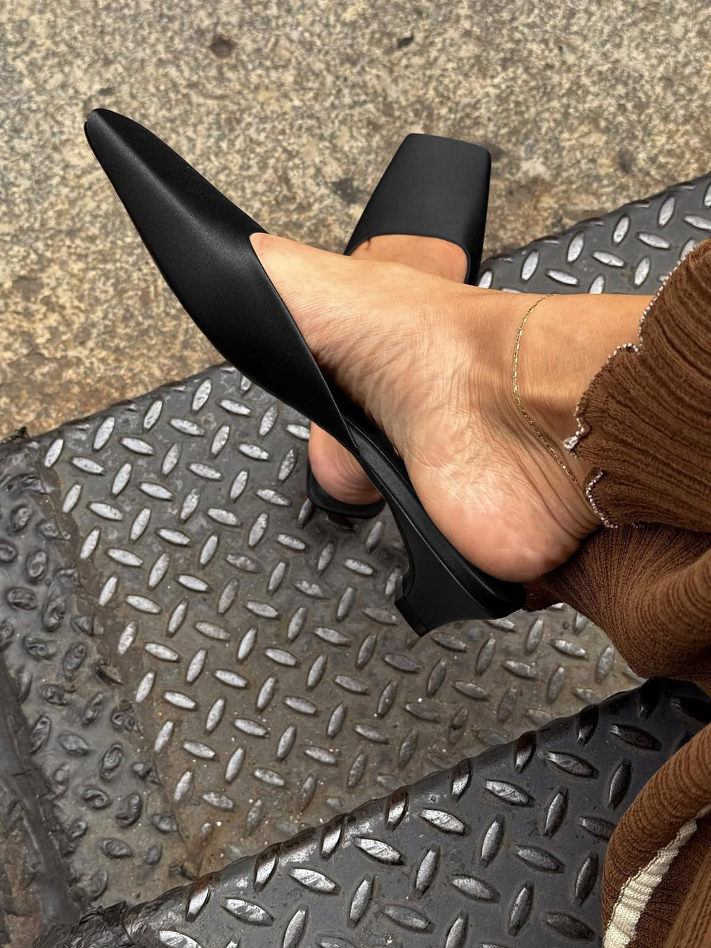 Coutgo Women's Mules Low Kitten Heel Closed Square Toe Slip On Backless Dress Shoes,Size Fits Large Black