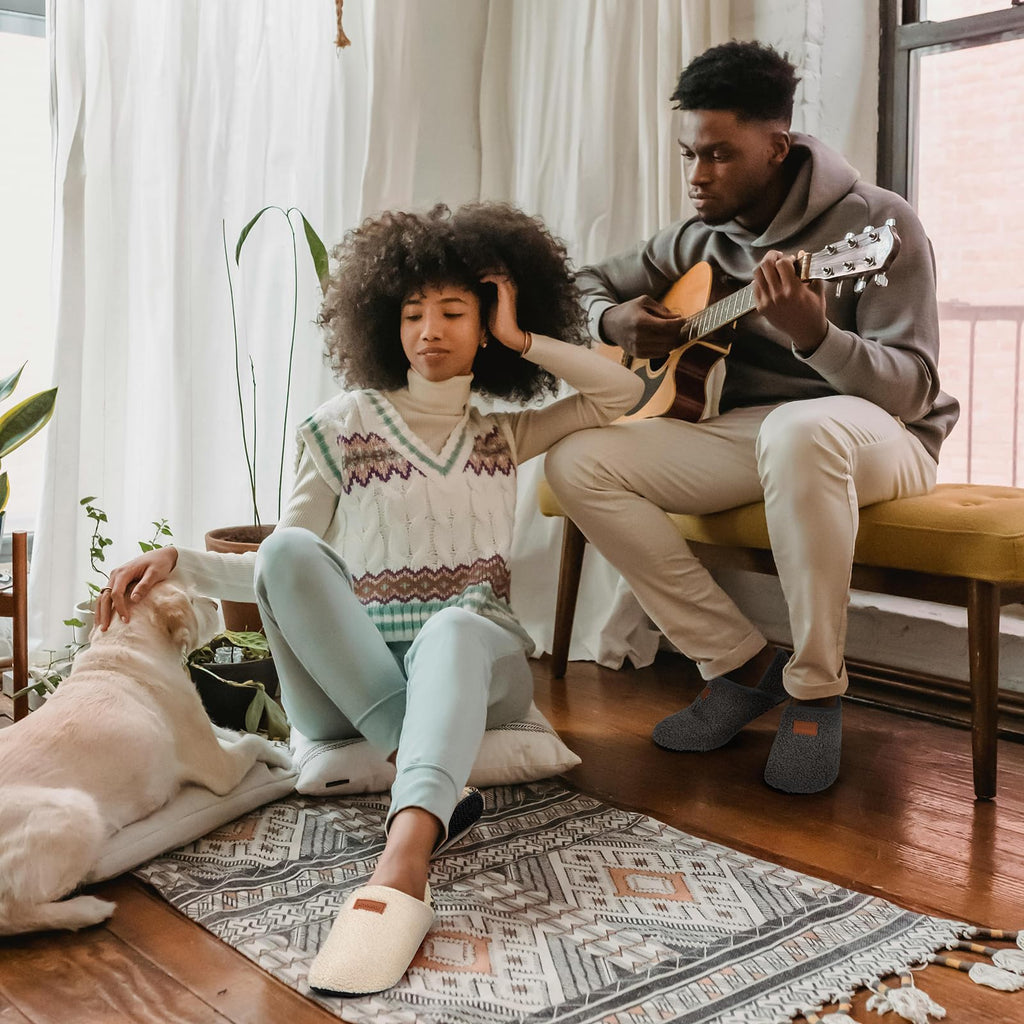 ATHMILE House Slippers for Women Men Indoor Barefoot Slippers Socks Furry Slip on House Shoes Cozy Comfy for Home Bedroom Travel Yoga Women 6.5-7.5 Beige Leopard