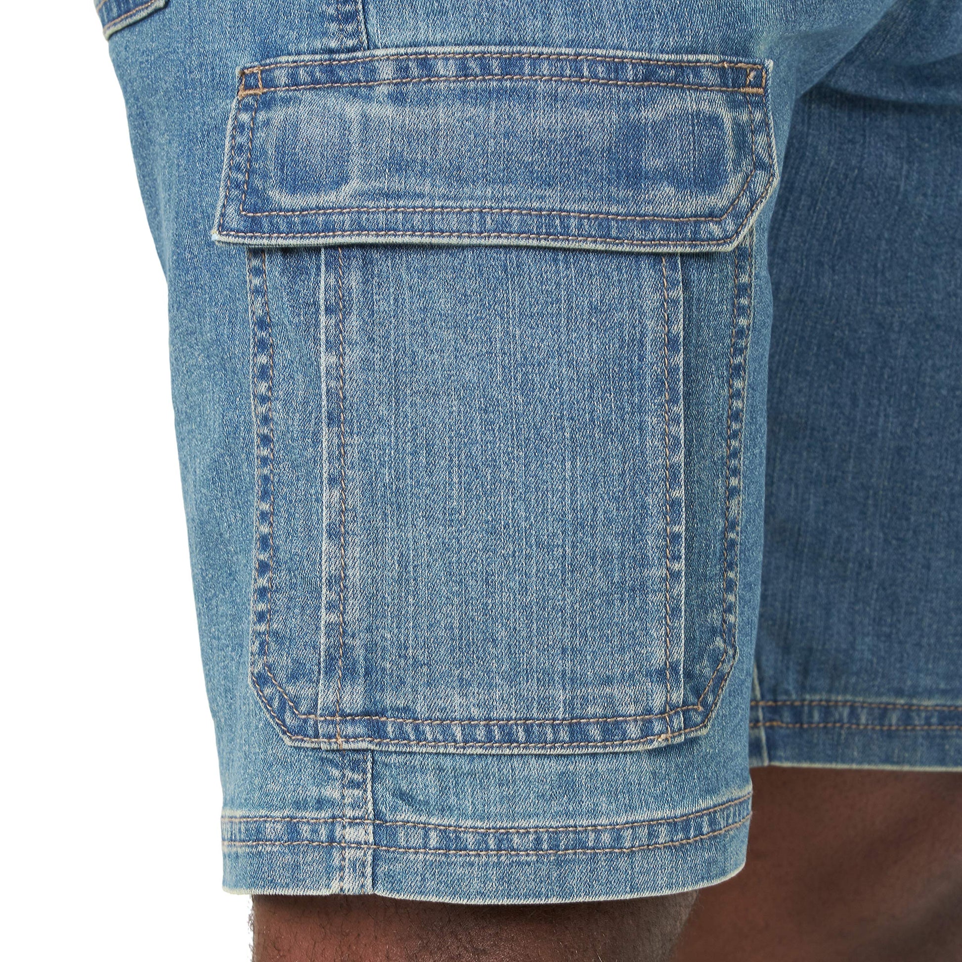 Wrangler Authentics Men's Classic Cargo Stretch Short, Medium Tint Denim, 38